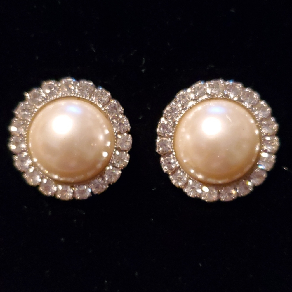 Classy Vintage Clip On